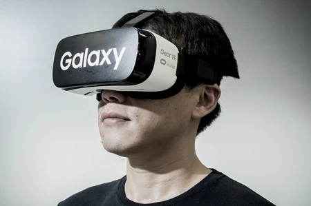 新次元のエンタメ体験ができることで話題のVR。それに対応した人気ガジェット『Gear VR』のスペックとは?