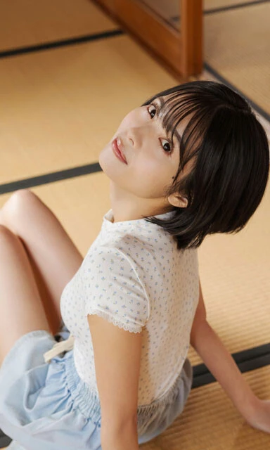 天野聡美デジタル写真集『なみまち』