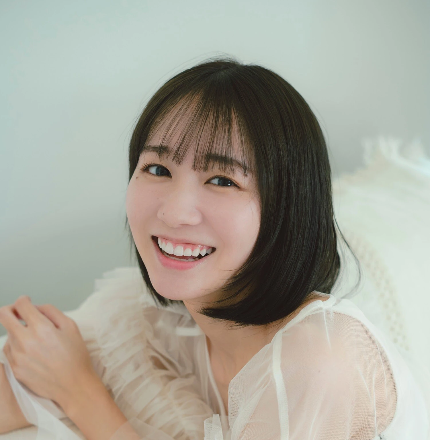 大人気育成ゲームの声優として注目を集める 若手声優・小島菜々恵、 待望の初デジタル写真集『ピント』をリリース！