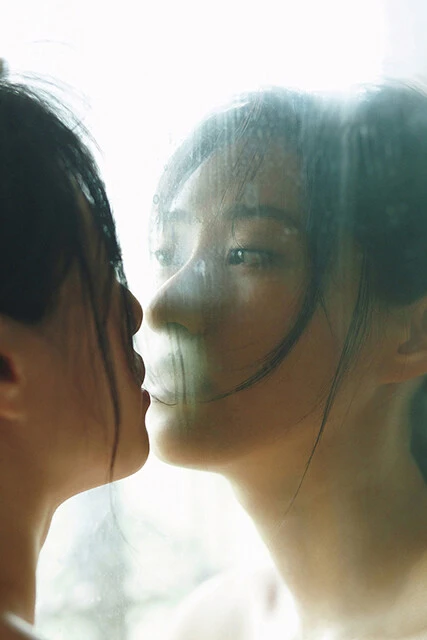 染谷有香ヌード写真集『赤いアルバム 2015-2025』