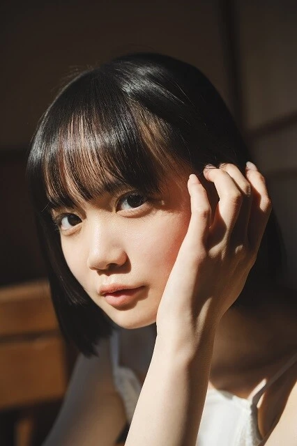 日本のアイドル界を激震させるスーパー原石現る――。ROMANデジタル写真集『FIRST STEP』、3月25日(火)発売決定!