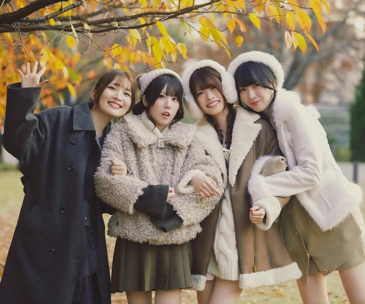 紫月杏朱彩・梅澤めぐ・菅 叶和・湊 みやデジタル写真集『Fiori』