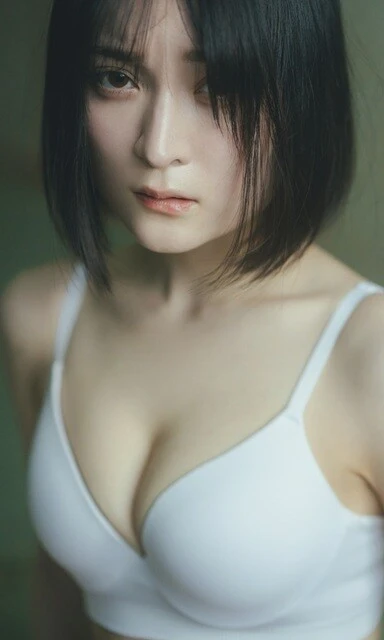 星野 凛デジタル写真集『初雪の降る日に day2』