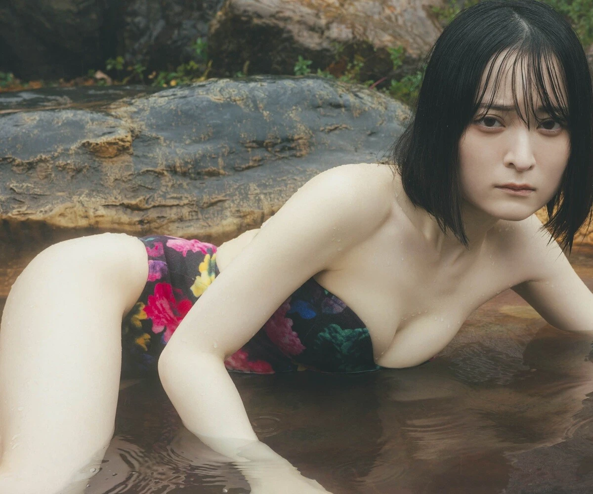 星野 凛デジタル写真集『初雪の降る日に day3』