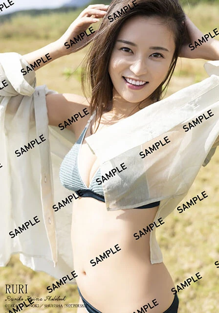 小島瑠璃子「HMV&BOOKS online」　　　       