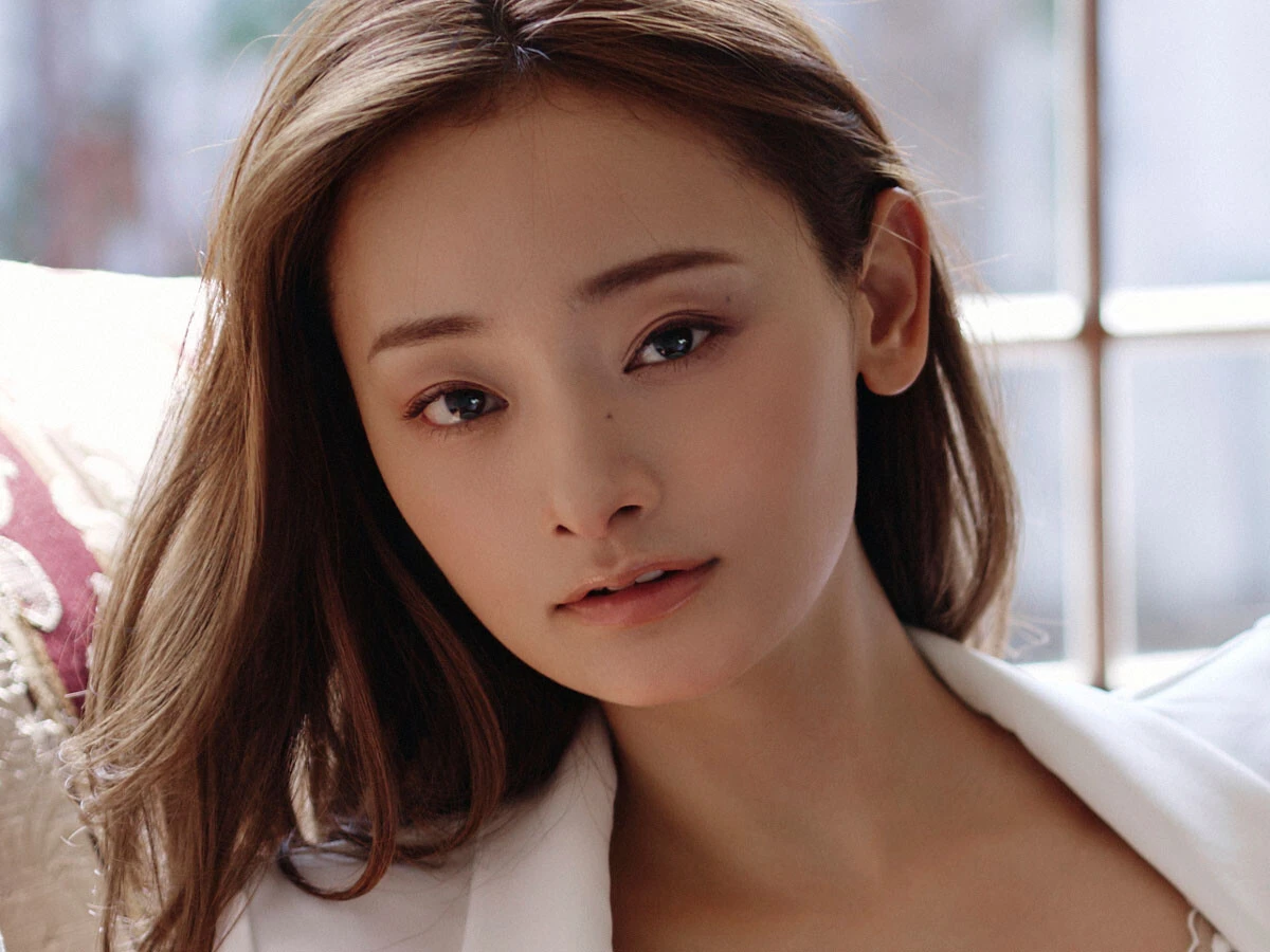 ミュージカルや2.5次元舞台で活躍する 9頭身美女・美麗（みれい）の初デジタル写真集が予約開始！　限定カット＆メイキング特典も