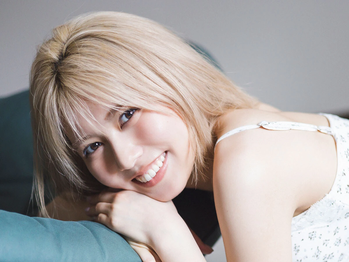 元AMEFURASSHI・鈴木萌花、リスタートを飾る 初デジタル写真集『SHE IS HERE』が5/27発売！　5月22日より予約受付スタート
