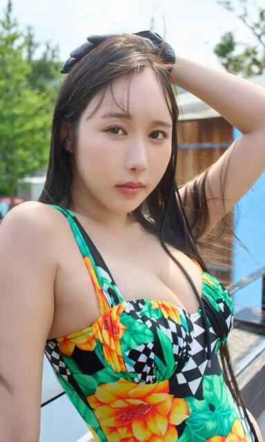 宇佐美りなデジタル写真集『揺れて乱れて。』