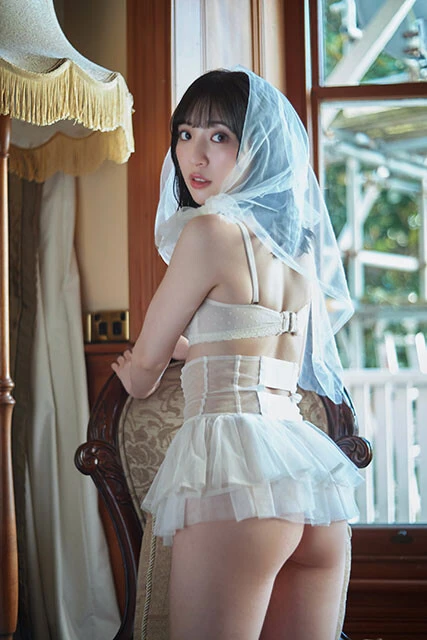 豊田萌絵写真集『moe』