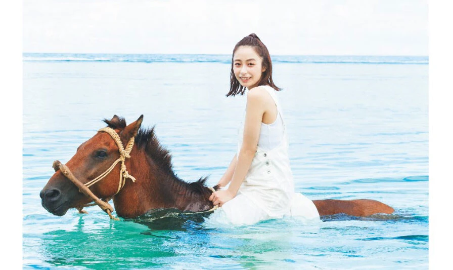 宇垣美里  2ndフォトエッセイ『風をたべる2』10月26日(水)発売予定!