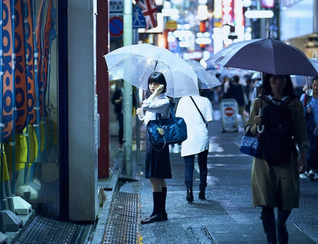 最初で最後の21人全員参加写真集。欅坂46ファースト写真集『21人の未完成』