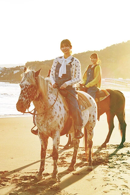 菅井友香、原田葵、尾関梨香、山﨑天&藤吉夏鈴、長濱ねる、新木優子といった7組のコラボ相手とのツーショット