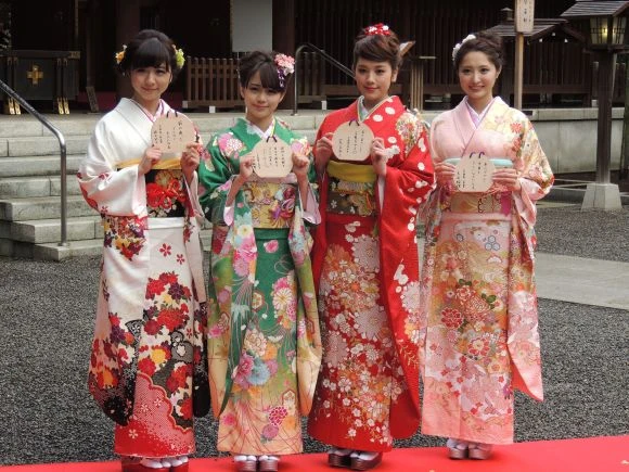  写真左から槙田紗子・奥仲麻琴・筧美和子・大石絵理