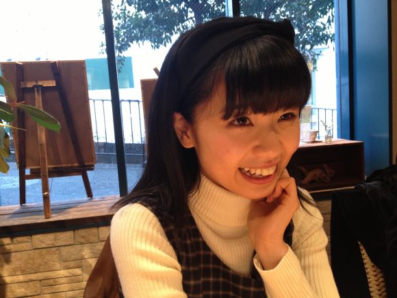 インタビュー中はずっとニコニコ笑いながらしゃべり続ける。「この記事を読んだ全員、小池のライブに来るといいよ!」