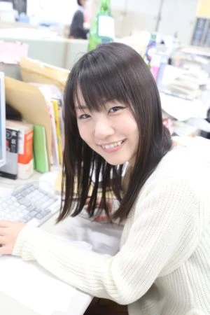 マジ天使・つぼみちゃんが編集部にやってきた！「今年はパンを焼いちゃいます♪」