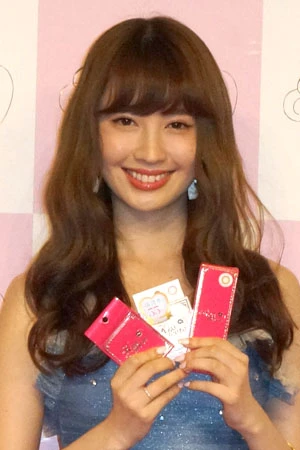 小嶋陽菜、ＨＫＴ４８・谷真理佳への毒舌発言をお詫び「かわいいコンタクトを何個か持っていきたい」