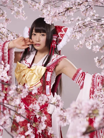 「コスプレ美人総選挙」１位の御伽ねこむちゃんがグラビア撮影初体験！