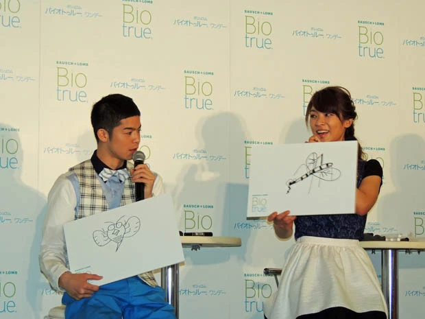 自分の絵と見比べさせながら菅谷に突っ込む秋元