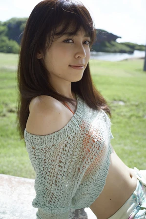 ソフバンＣＭで話題の美少女、久慈暁子「グラビアって“素の自分を見てもらうもの”なんですね」