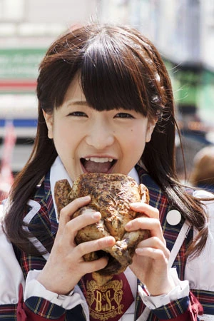 夜は飲食店「ＡＫＩＨＡＢＡＲＡバックステージｐａｓｓ」でアルバイトしている会いに行けるアイドル！