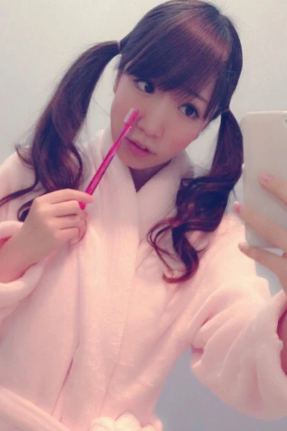 自画撮り写真は「撮影会の合間に歯磨き(*^_^*)」
