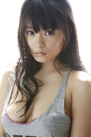 インコの世話に、にぎりすし！？　グラドル・星名美津紀の趣味がプロ仕様すぎる！