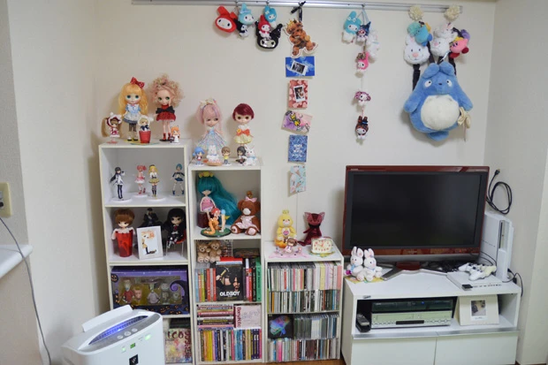 隣の部屋にある“ブライス”人形、フィギュア、大ファンの“Ｂｅｒｒｙｚ工房”ＤＶＤなど