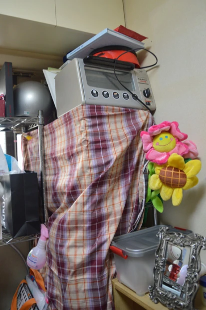 亜美の部屋は物置小屋？　トースターにたこ焼き器