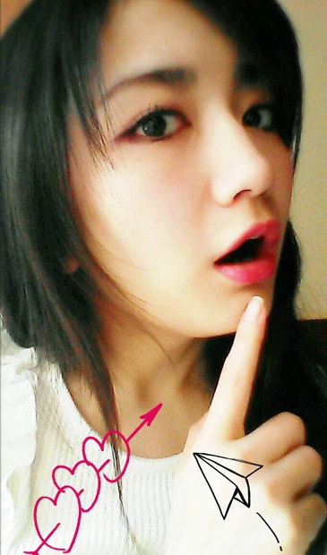 自画撮り公開！「いつもよりちょっぴりセクシーにメイクしたよ♪」