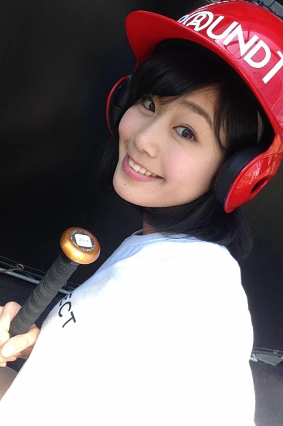 自画撮り写真。「バッティングセンターにて！　久しぶりで手が痛かったー」