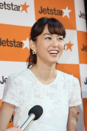 芸能界でノリにノッている桐谷美玲、波乗りポーズにはあたふた？