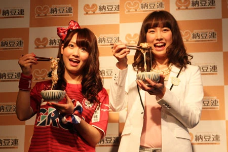 “納豆クイーン”桃瀬美咲&尾島知佳、納豆早食い世界記録に挑戦!