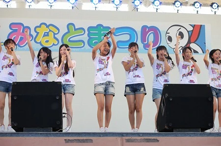 オリジナル曲のサプライズ発表で全員が大喝采!