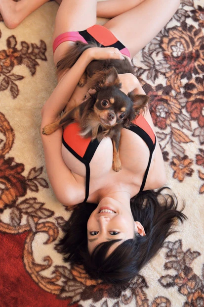  杉原杏璃ちゃんと黒蜜きなこくん（犬［チワワ］６歳／オス）