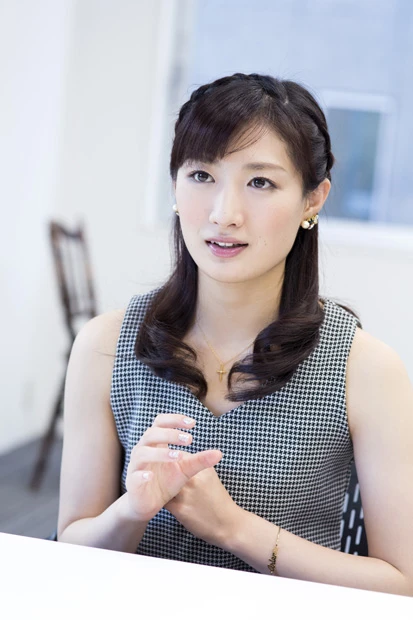 凛とした美しさながら「ゴリナ」で挨拶というおちゃめさも(笑)