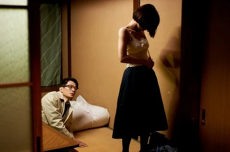 東京に出てきても洋にスポイルされ続ける恵美子は、衝動的にゆきづりの中年男と一夜を共にする