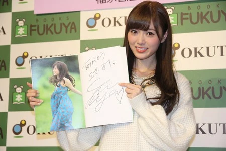 水着をやらない乃木坂４６で白石麻衣がメンバー絶賛の「尻チラ」大胆カット！ お披露目で担当者からＮＧ？　