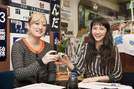 人気ハーフモデル・市川紗椰×こじらせ系エッセイスト・能町みね子の鉄オタ対談 【前編】 きっかけはアムトラックに五能線！？