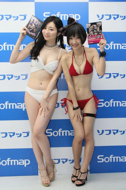 吉住はるな（左）、木嶋のりこ（右）