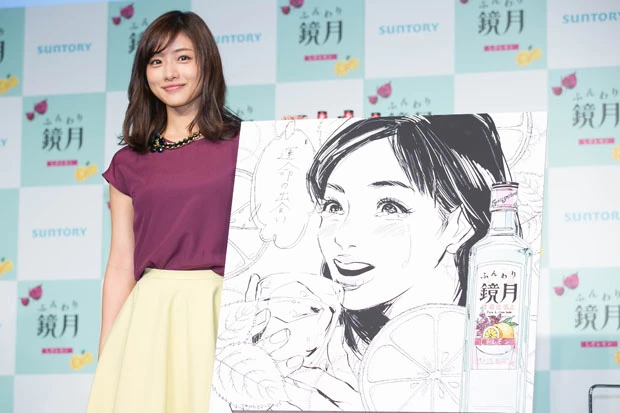 めったに描かれない似顔絵に喜ぶ石原