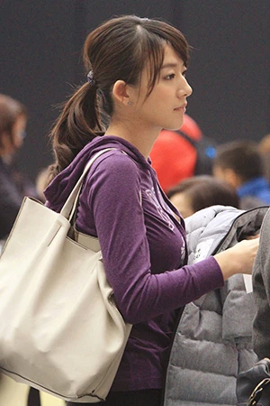 取材現場で魅せたボディライン。大島由香里アナの隠れ巨乳に騒然！？