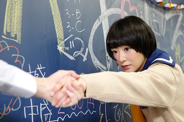 乃木坂４６生駒里奈、握手会じゃない男子との「初めての手つなぎ」にドキマギ