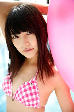 『暗殺教室』に出演、Ｎｏ.１美人“ＪＫ”と業界注目の佐藤ありさは“ポニーテールと乳“に負けじと胸も成長中！