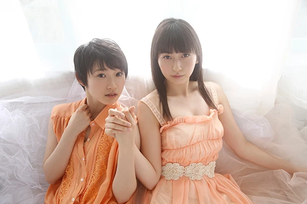 「Juice=Juice」所属の2人。左から宮本佳林、植村あかり