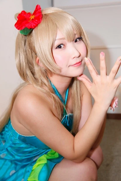 コスプレイヤー名：望月華夜（もちづき・かよ）　今日のコスプレ：ラ●ライブ！（南こ●り）