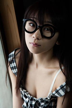 時東ぁみが本当にラストと決意した写真集でメガネも脱いだ！「辞めるって決めたからここまで思い切りやれたんで…」