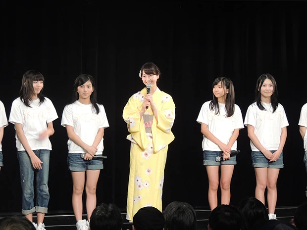 終演後、普段はファンに見せることのない反省会を舞台上で行なった