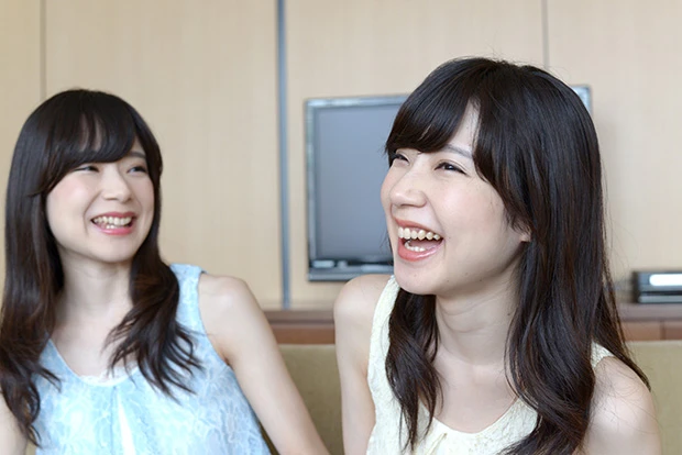 (左)妹のRIKA (右)姉のMIKA