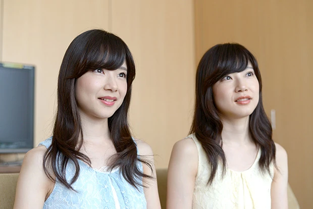 (左)妹のRIKA (右)姉のMIKA