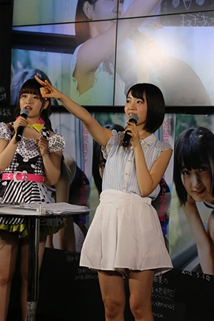  最後はじゃんけんで優勝したファンにＢ０サイズの超特大ポスターがプレゼントされた。他の来場者にも全員に特大ポスターがプレゼントされ、まさに“神イベント”に